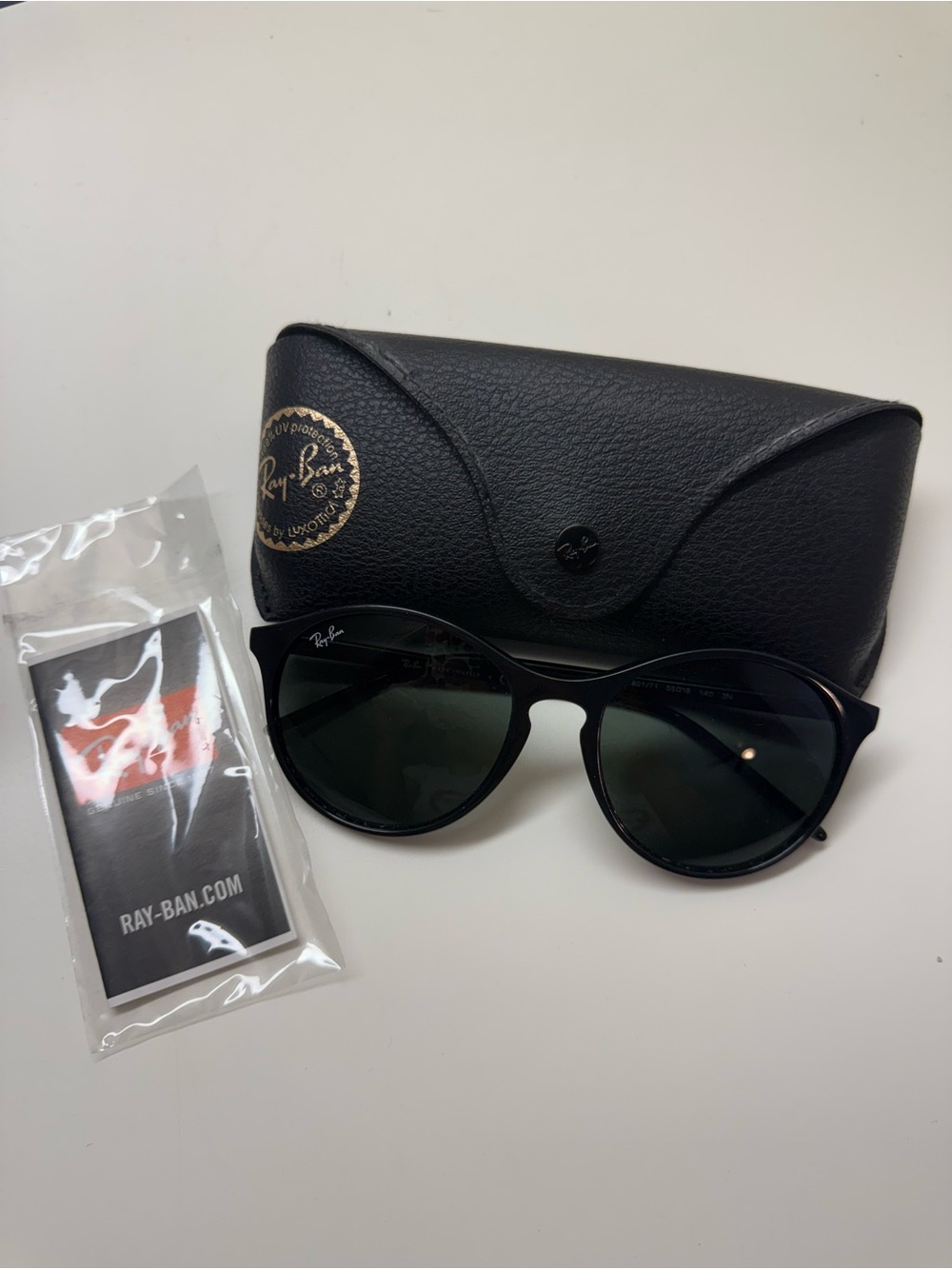 Ray-Ban Black Round Frame Sunglasses with Black Case